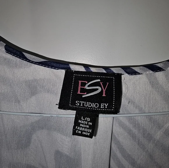 Large zebra-striped wrap dress - Picture 2 of 4